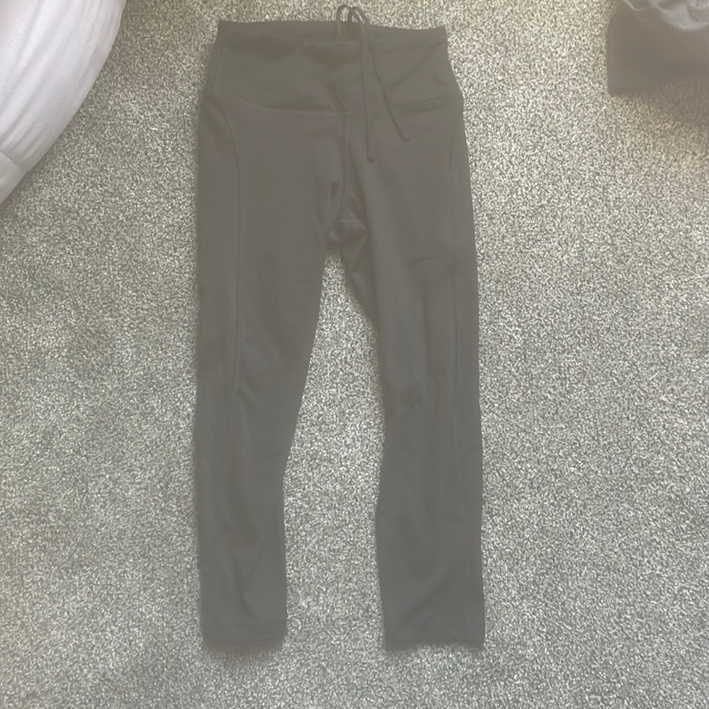 These are Nike dry fit leggings in a size XS